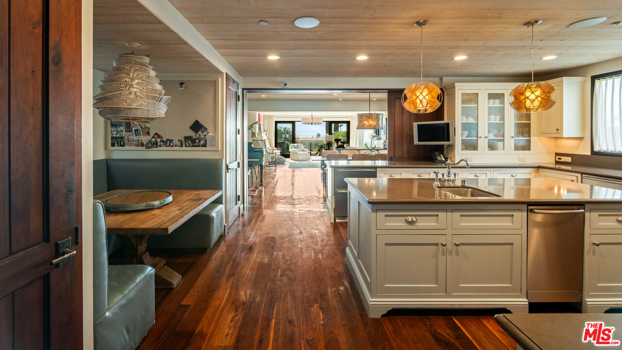 964 Palisades Beach Road Santa Monica, CA 90403 - Photo 15 of 58