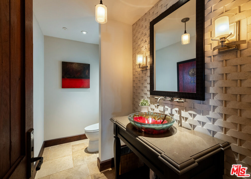 964 Palisades Beach Road Santa Monica, CA 90403 - Photo 17 of 58