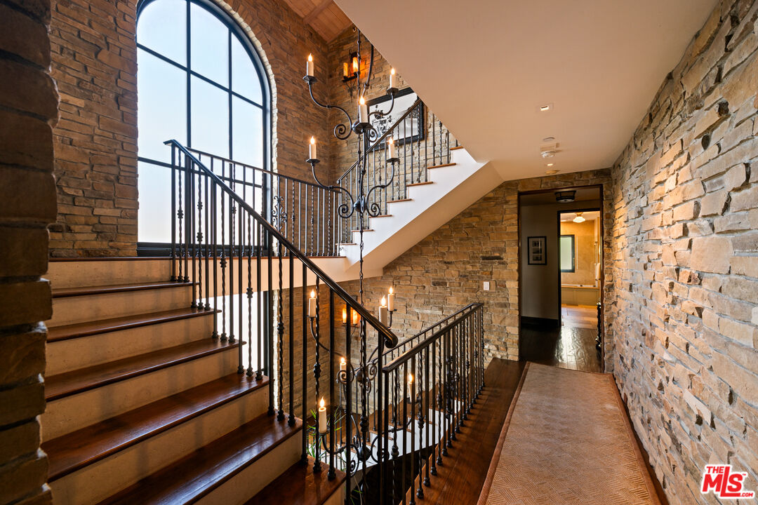 964 Palisades Beach Road Santa Monica, CA 90403 - Photo 19 of 58