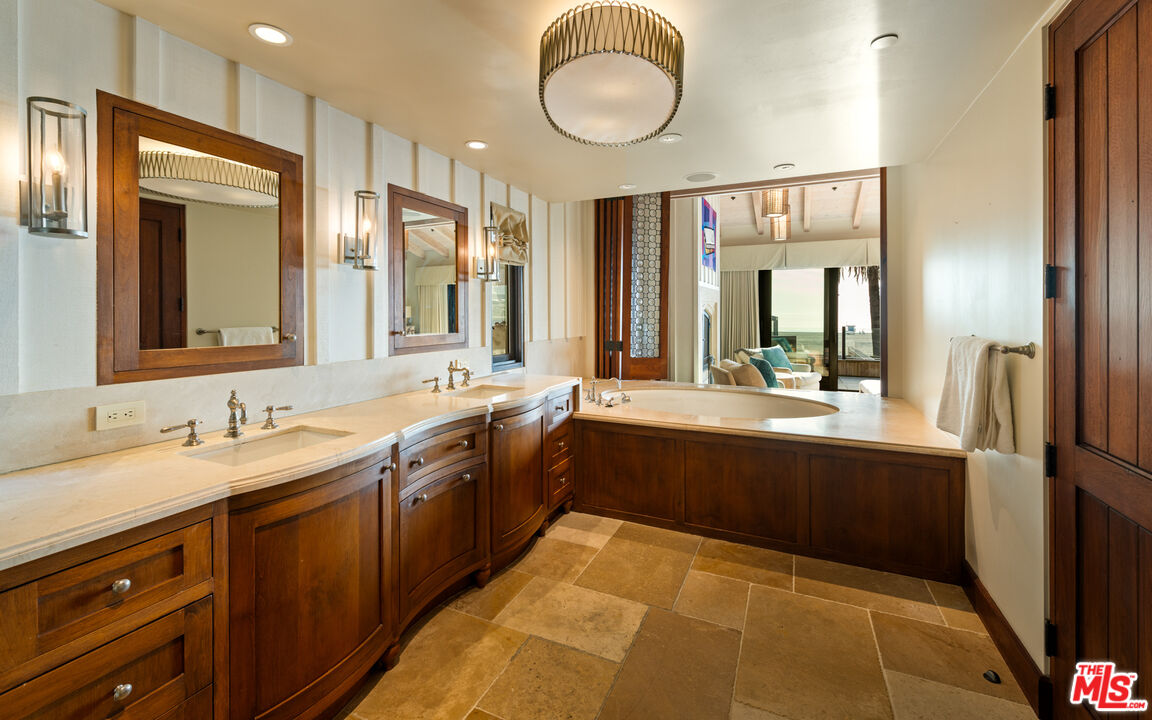 964 Palisades Beach Road Santa Monica, CA 90403 - Photo 30 of 58