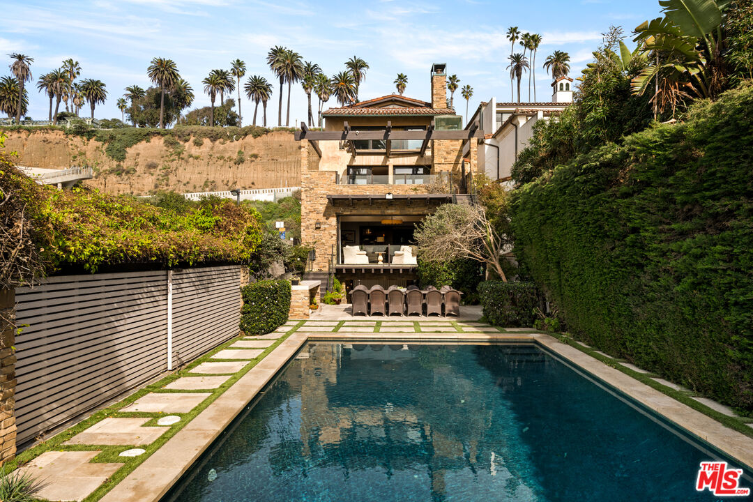 964 Palisades Beach Road Santa Monica, CA 90403 - Photo 3 of 58