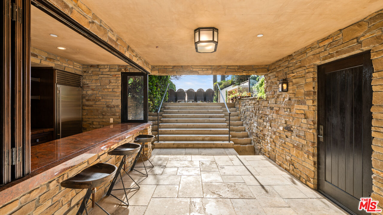 964 Palisades Beach Road Santa Monica, CA 90403 - Photo 46 of 58