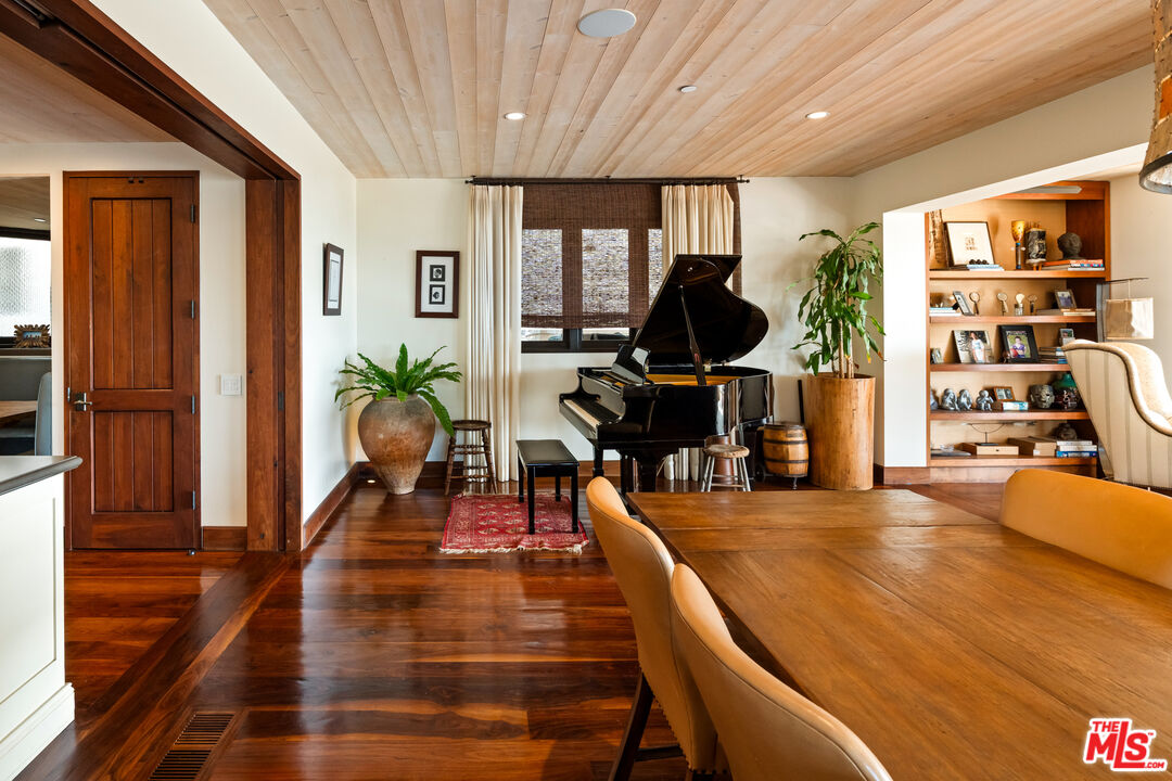 964 Palisades Beach Road Santa Monica, CA 90403 - Photo 10 of 58