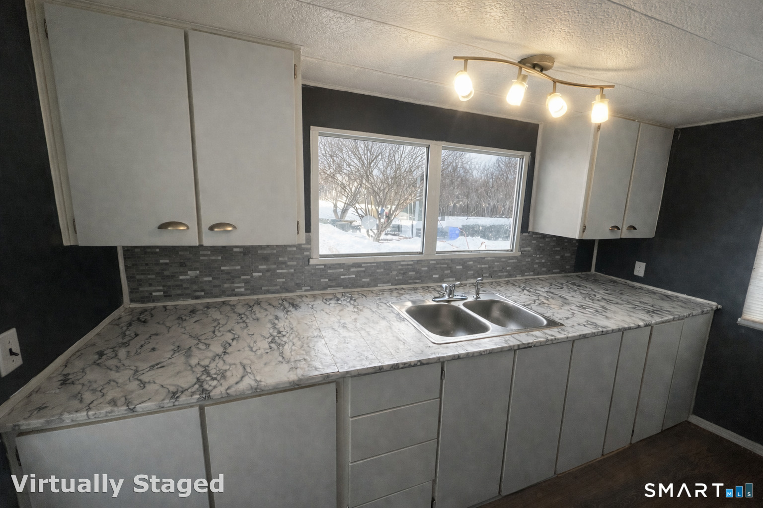 2 Montauk Road East Hartford, CT 06118 - Photo 2 of 9