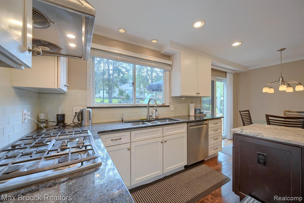 35181 Spring Hill Road Farmington Hills, MI 48331 - Photo 12 of 36