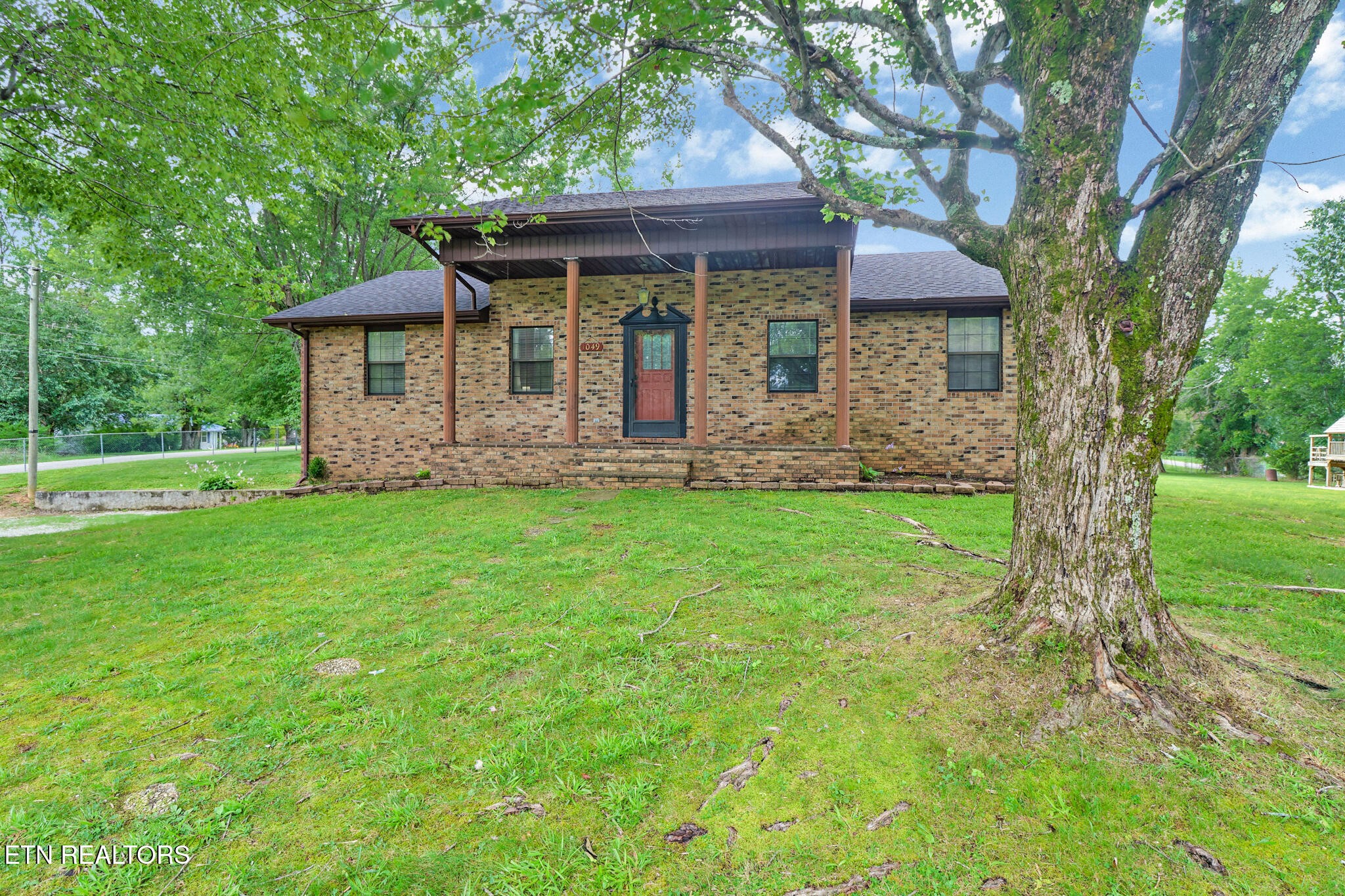 1049 Lincoln Road Jamestown, TN 38556 - Photo 2 of 32 Gallery Image 2