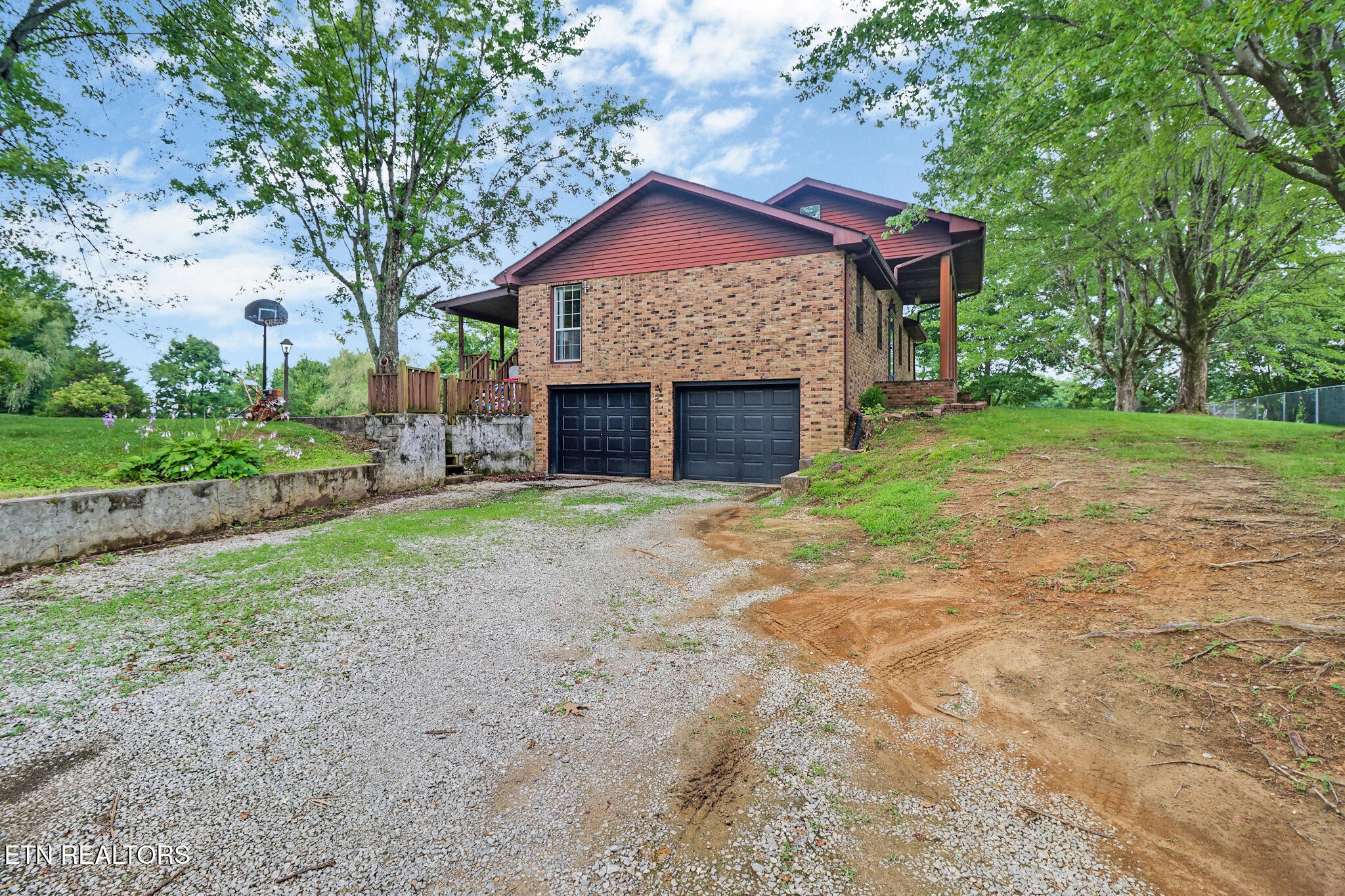 1049 Lincoln Road Jamestown, TN 38556 - Photo 4 of 32 Gallery Image 4