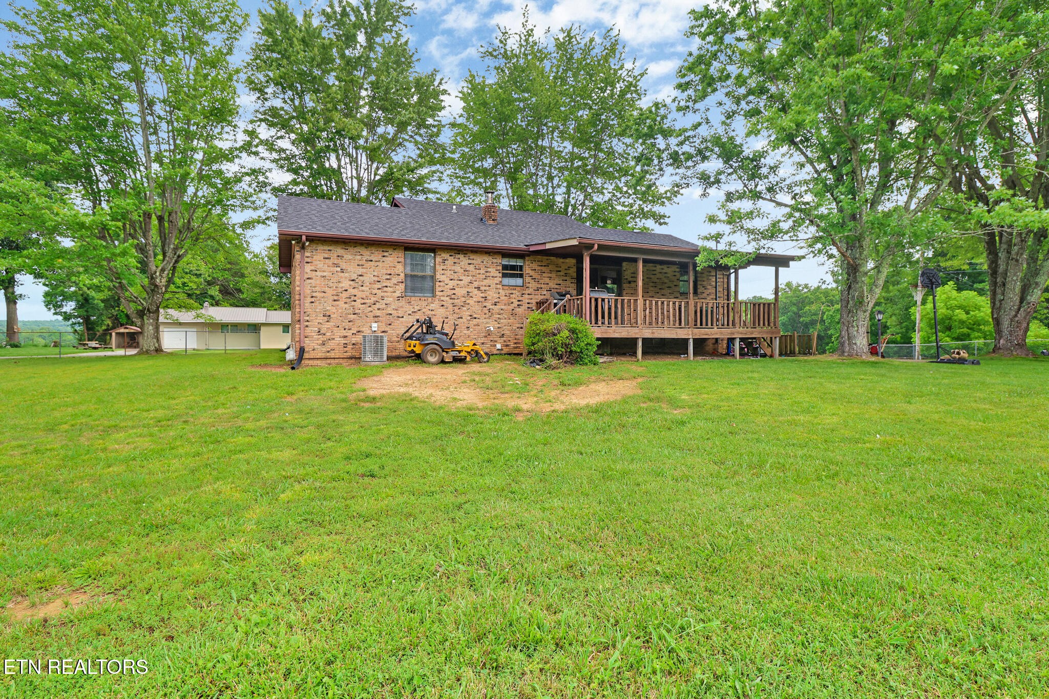 1049 Lincoln Road Jamestown, TN 38556 - Photo 6 of 32 Gallery Image 6