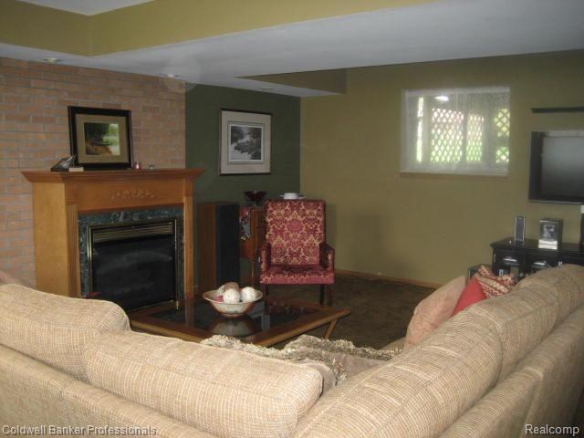 70 Stark Road Rochester, MI 48307 - Photo 18 of 35 Large Family Room with cozy fireplace - perfect for entertaining