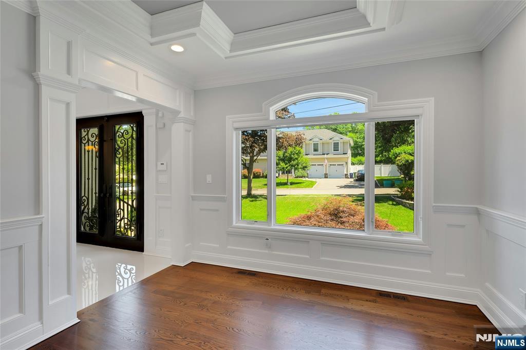 697 Terrace Drive Paramus, NJ 07652 - Photo 5 of 30