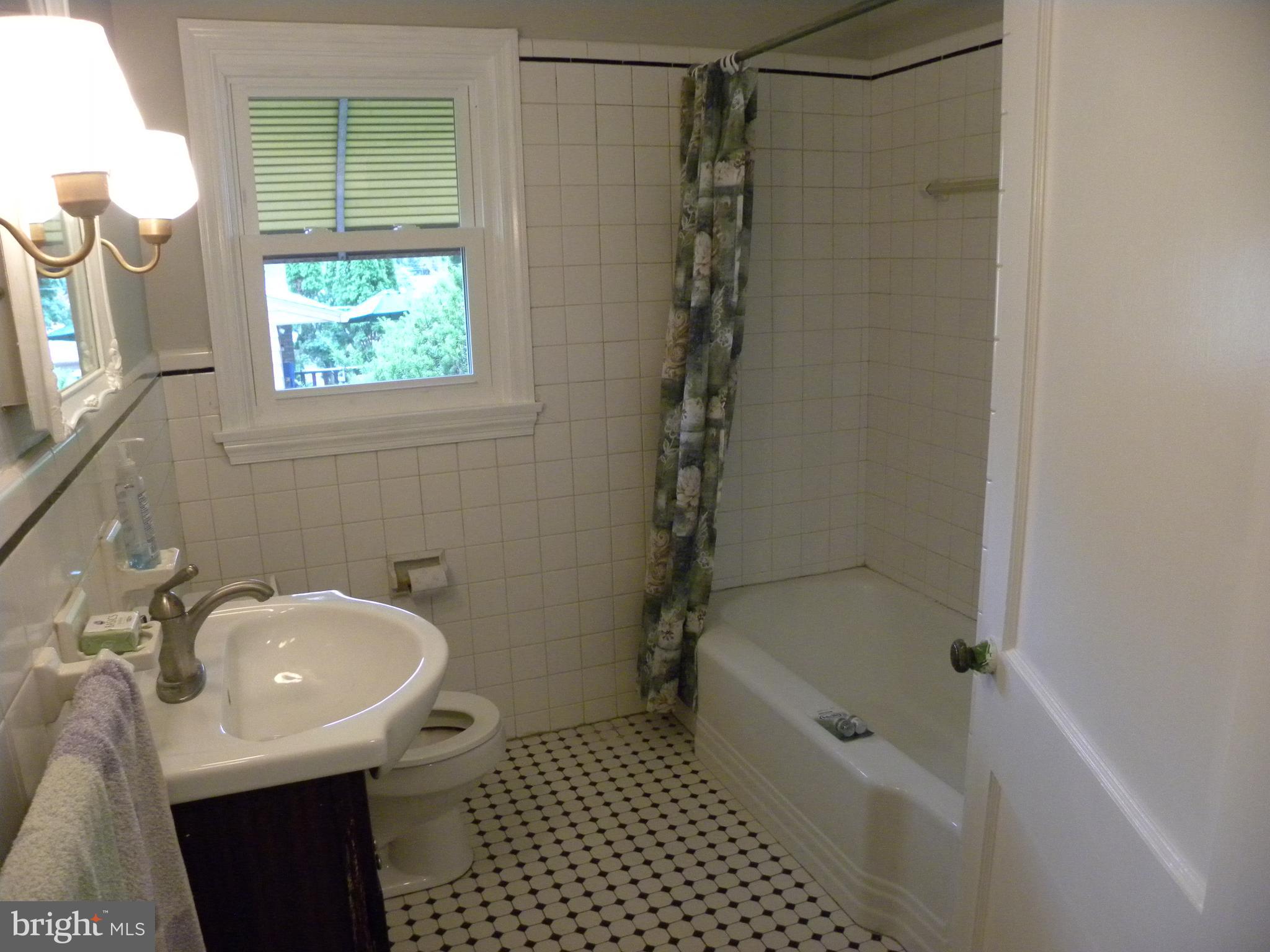 3511 Cloverfield Road Harrisburg, PA 17109 - Photo 19 of 24 Main full bath
