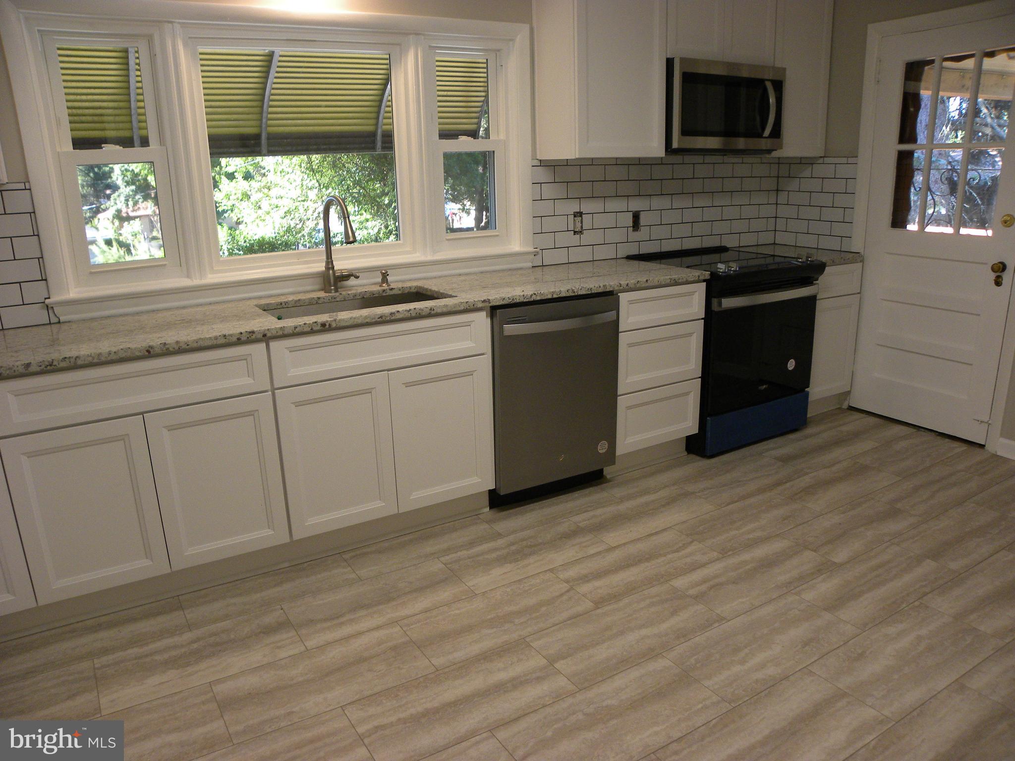 3511 Cloverfield Road Harrisburg, PA 17109 - Photo 8 of 24 New Kitchen and Appliances