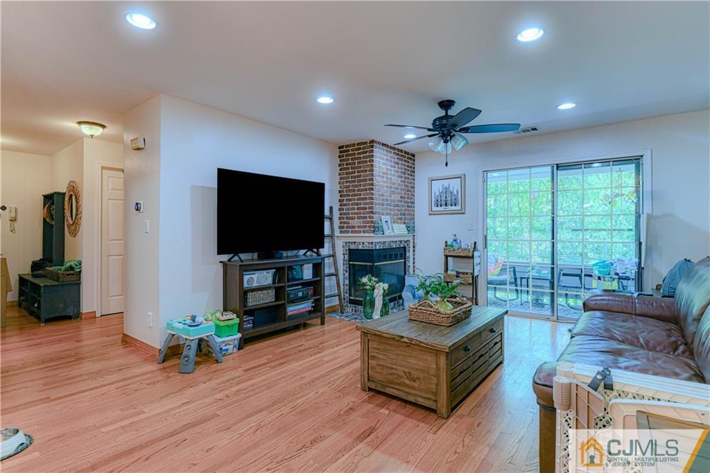 211 Raintree Court, Unit 211 Helmetta, NJ 08828 - Photo 11 of 38