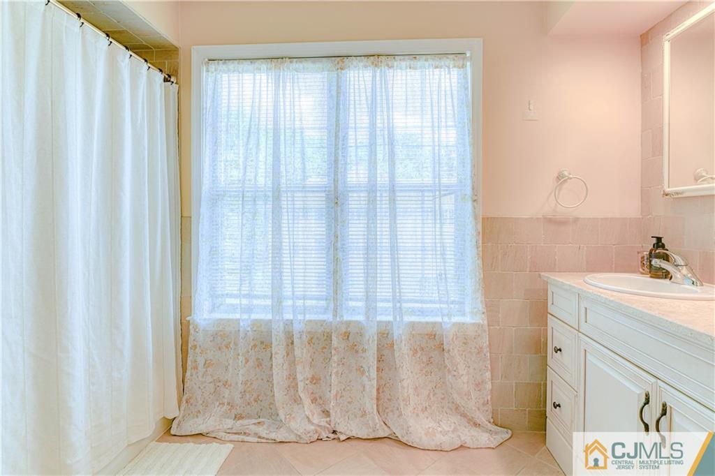 211 Raintree Court, Unit 211 Helmetta, NJ 08828 - Photo 22 of 38