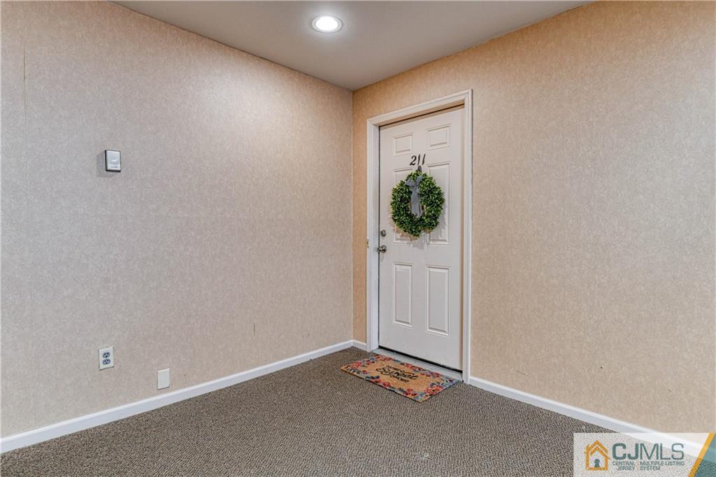 211 Raintree Court, Unit 211 Helmetta, NJ 08828 - Photo 5 of 38