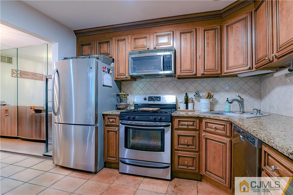 211 Raintree Court, Unit 211 Helmetta, NJ 08828 - Photo 6 of 38