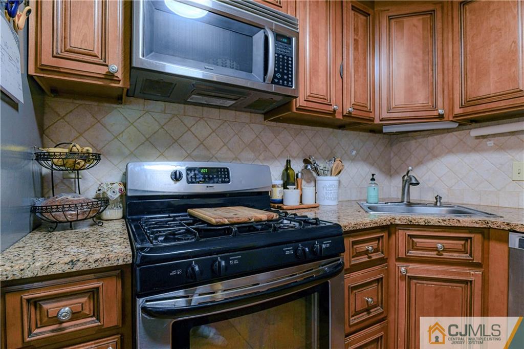 211 Raintree Court, Unit 211 Helmetta, NJ 08828 - Photo 7 of 38