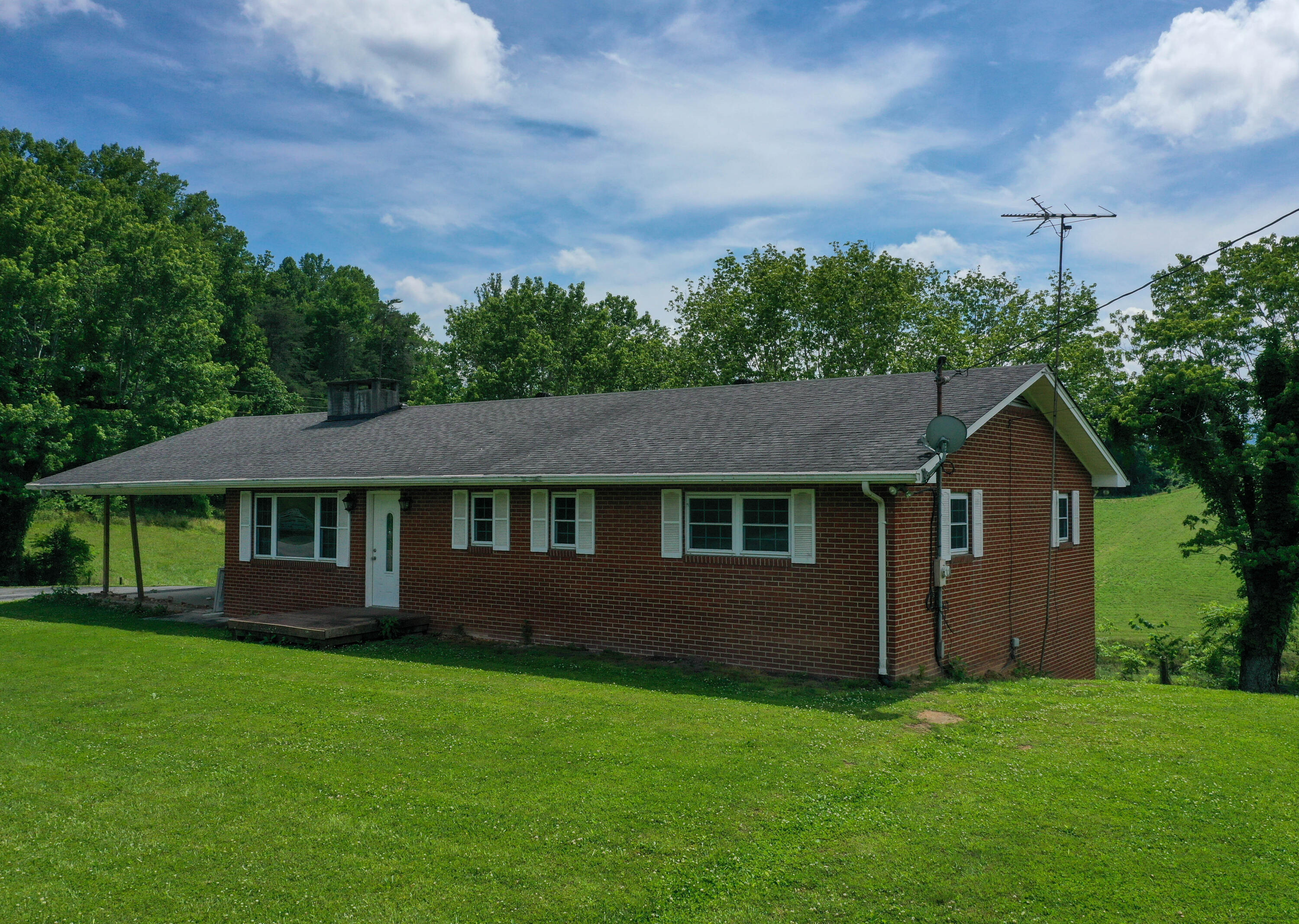 1260 Pinecrest Road Jacksboro, TN 37757 - Photo 1 of 28 DJI_0496