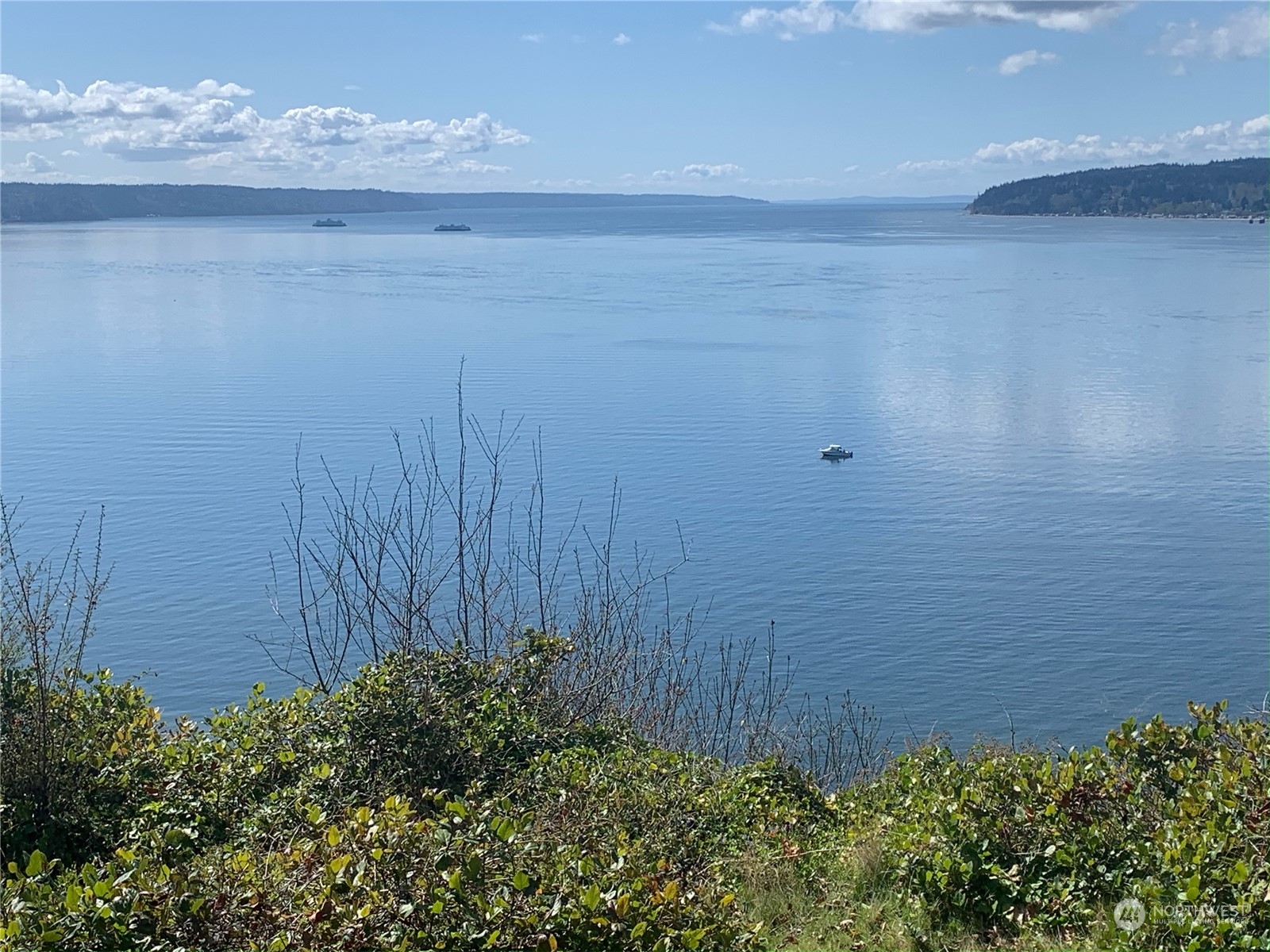 3839 G Mukilteo Way Everett, WA 98201 - Photo 5 of 14 a view of wooden fence