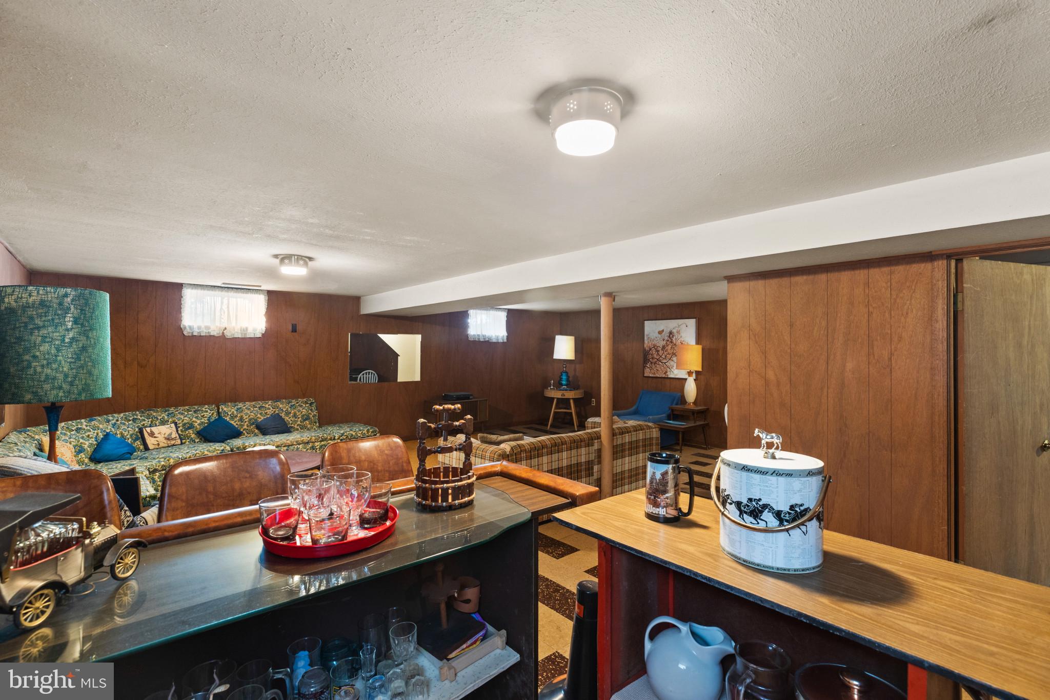 6115 Moorefield Road Catonsville, MD 21228 - Photo 25 of 32 Bar