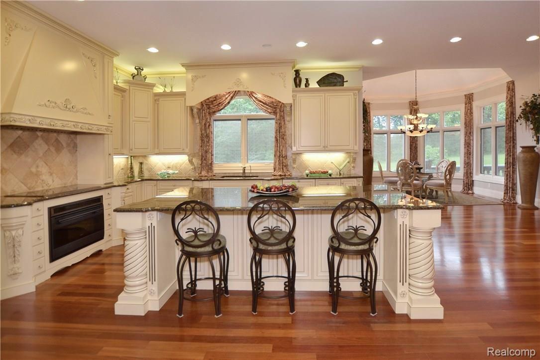 5249 Orchard Ridge Drive Rochester, MI 48306 - Photo 11 of 36 11aa Wolf Appliances Orchard Ridge 5249 august_08.JPG