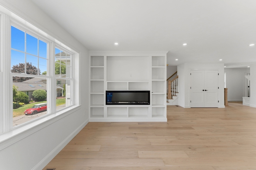 36 Colonial Road Webster, MA 01570 - Photo 13 of 42