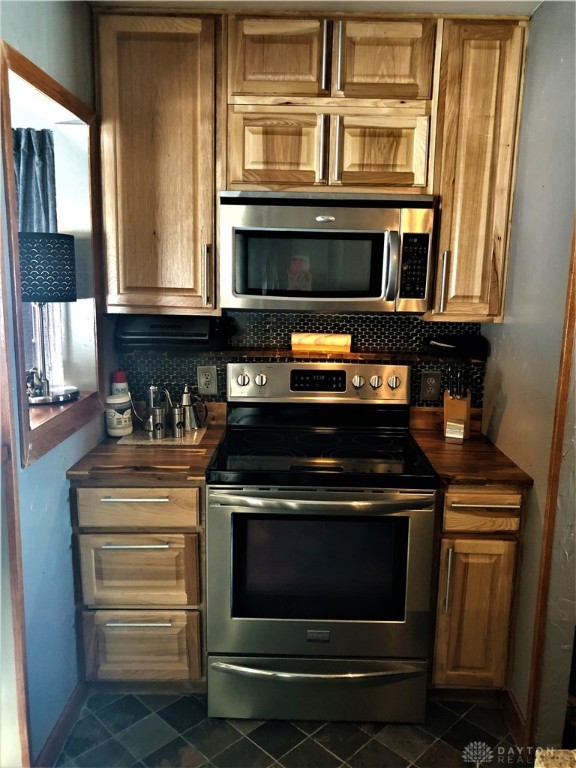 1986 Shaker Road Franklin, OH 45005 - Photo 12 of 26 New cabinetry