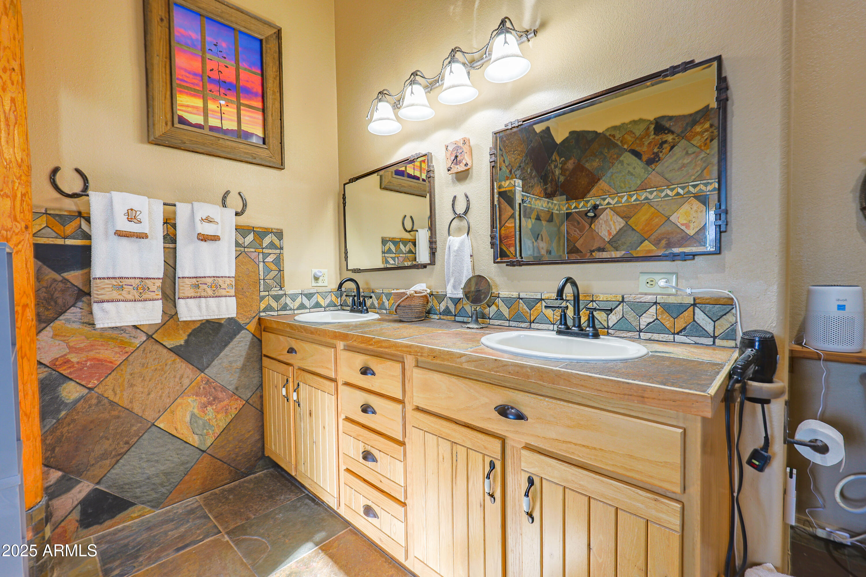 8111 South Almosta Ranch Road Hereford, AZ 85615 - Photo 18 of 35 0M5A6249