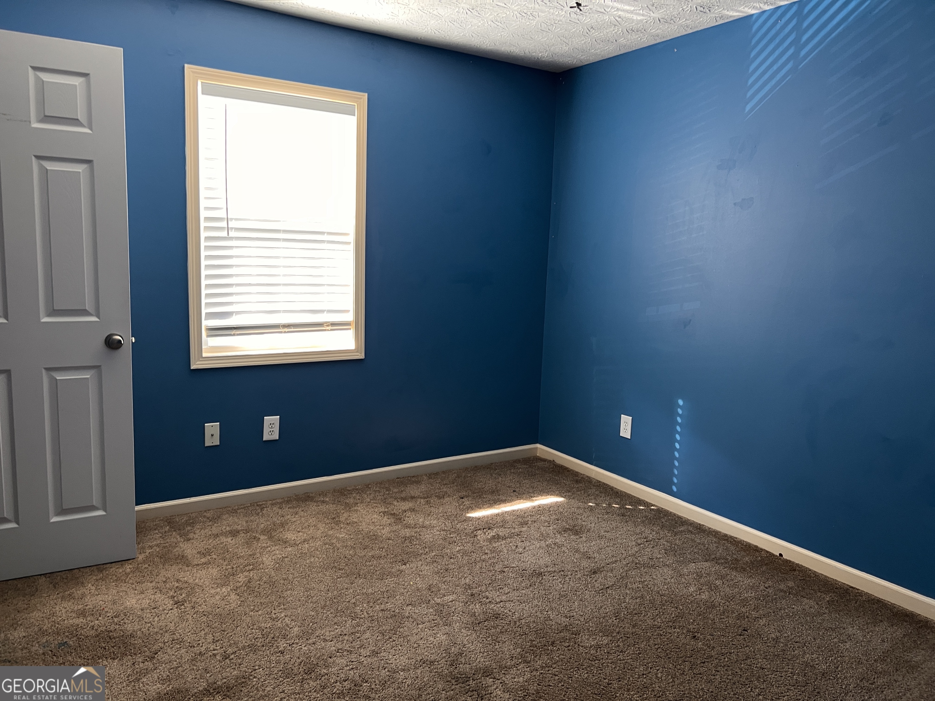 20 Triangle Lane Adairsville, GA 30103 - Photo 11 of 17 an empty room with a window