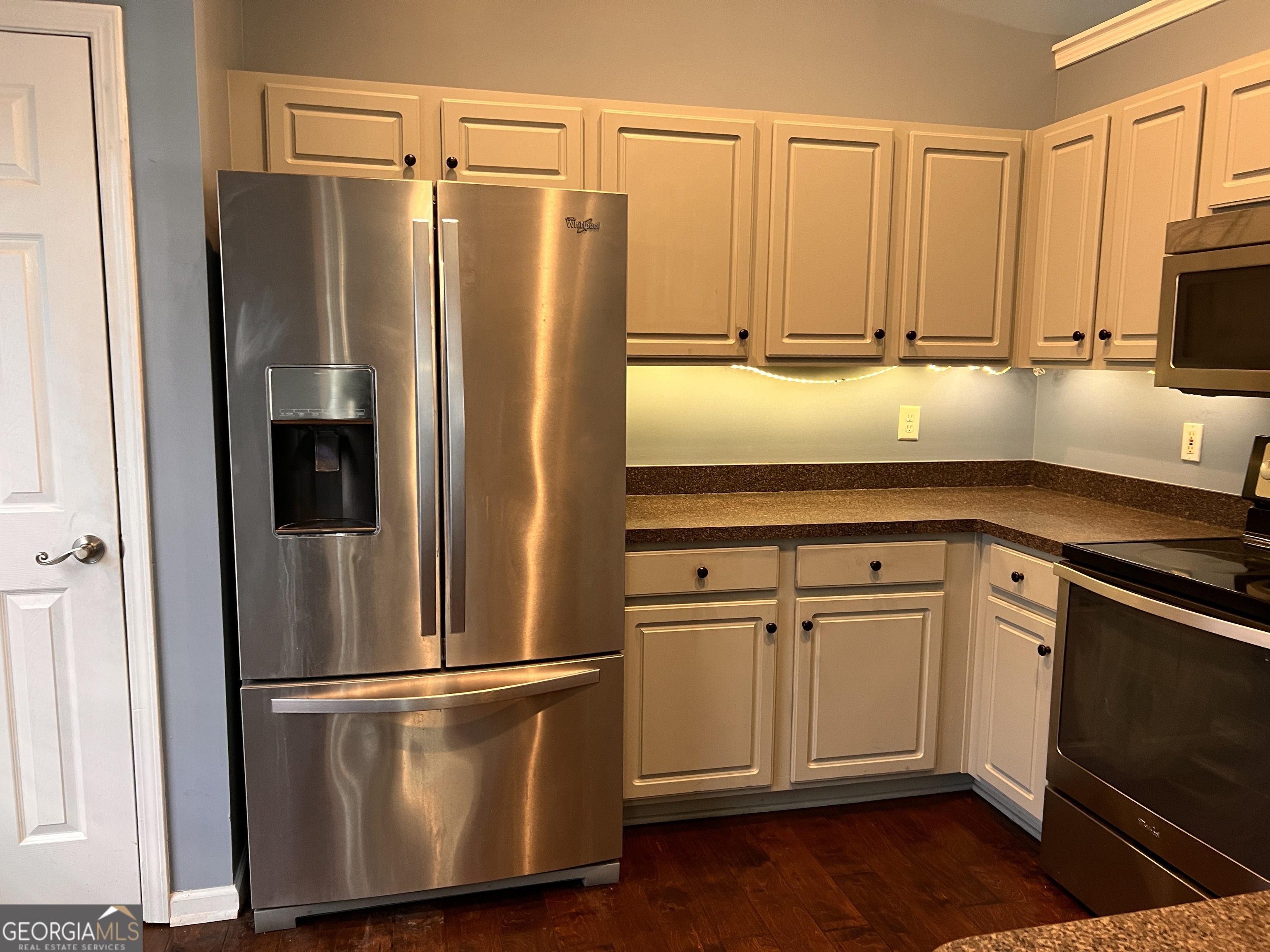 20 Triangle Lane Adairsville, GA 30103 - Photo 7 of 17 a kitchen with appliances a sink and cabinets