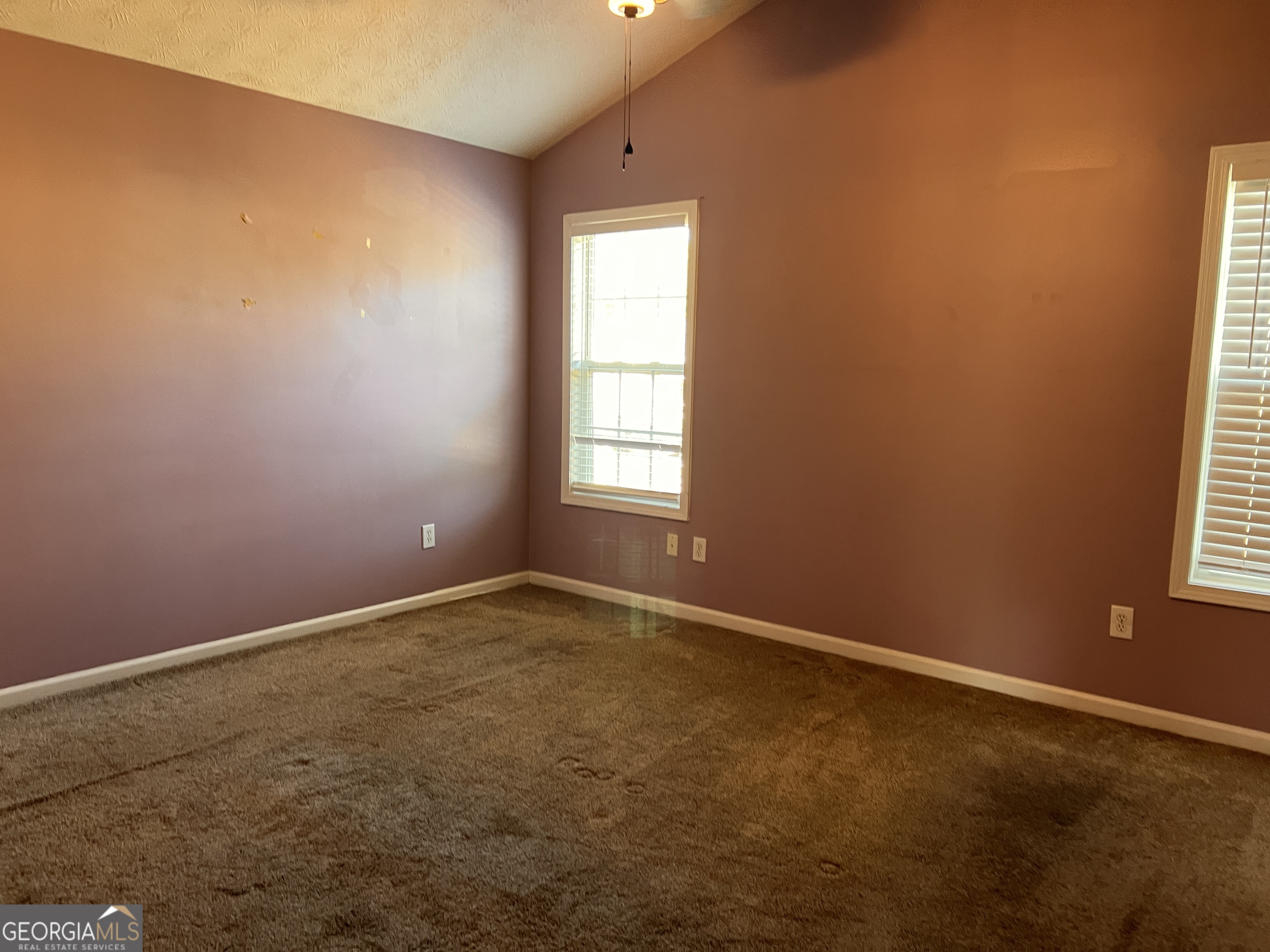 20 Triangle Lane Adairsville, GA 30103 - Photo 10 of 17 an empty room with a window