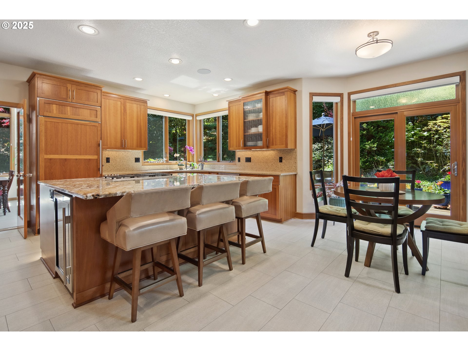 17514 Brookhurst Drive Lake Oswego, OR 97034 - Photo 7 of 37 a dining hall with stainless steel appliances granite countertop a table and chairs