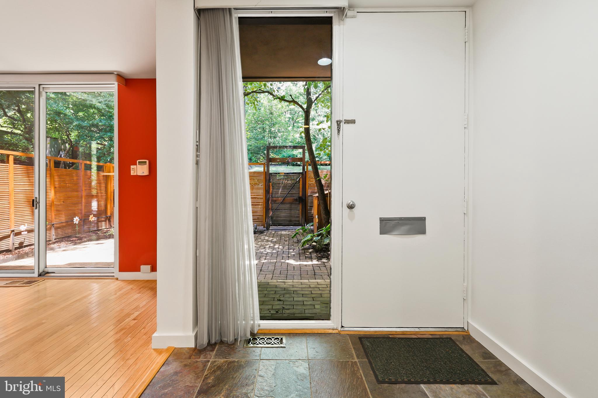 1672 Chimney House Road Reston, VA 20190 - Photo 11 of 62 Gallery Image 11