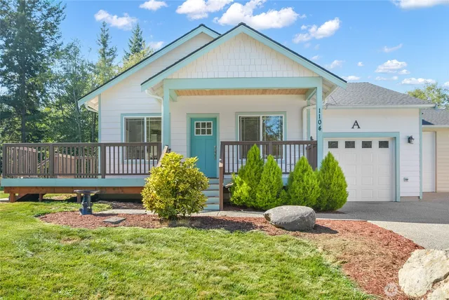 a view of a house with backyard and sitting area