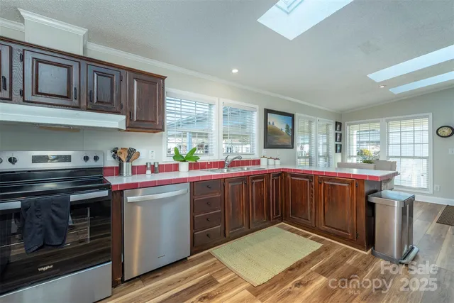 $289,900 | 428 Riverwind Drive, Hendersonville, NC 28739