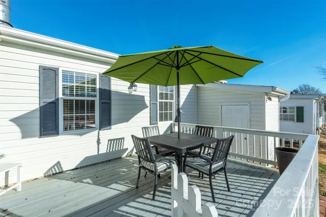 $289,900 | 428 Riverwind Drive, Hendersonville, NC 28739