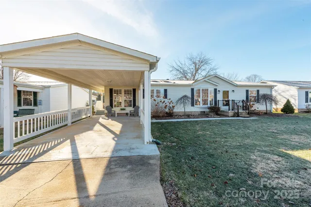 $289,900 | 428 Riverwind Drive, Hendersonville, NC 28739