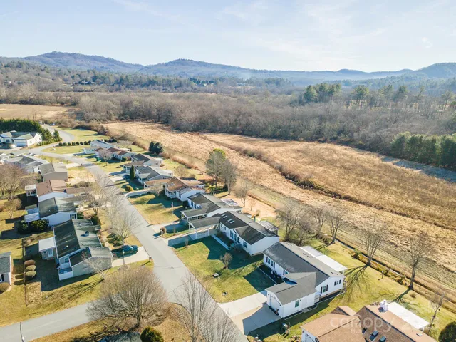 $289,900 | 428 Riverwind Drive, Hendersonville, NC 28739