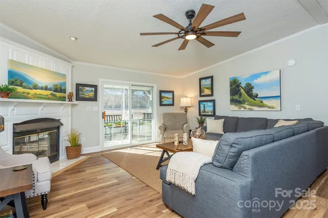 $289,900 | 428 Riverwind Drive, Hendersonville, NC 28739