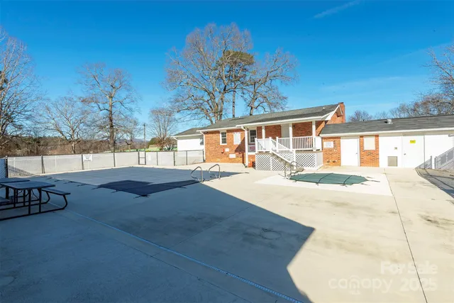 $289,900 | 428 Riverwind Drive, Hendersonville, NC 28739