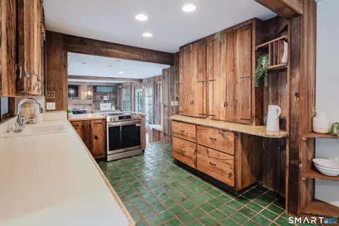 $2,395,000 | 3 Holmewood Lane, New Canaan, CT 06840
