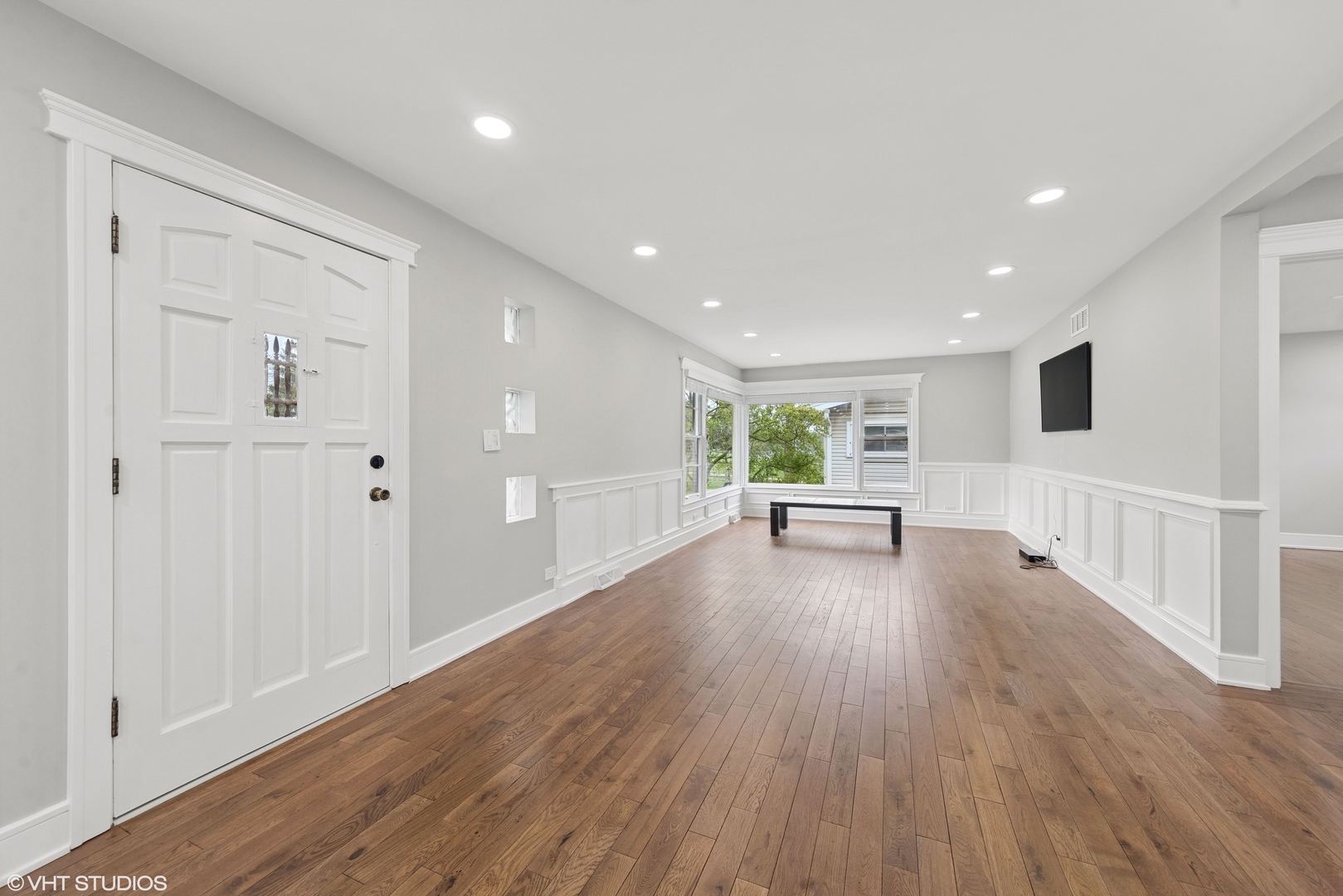 932 60th Place Downers Grove, IL 60516 - Photo 5 of 25 a view of a livingroom with wooden floor
