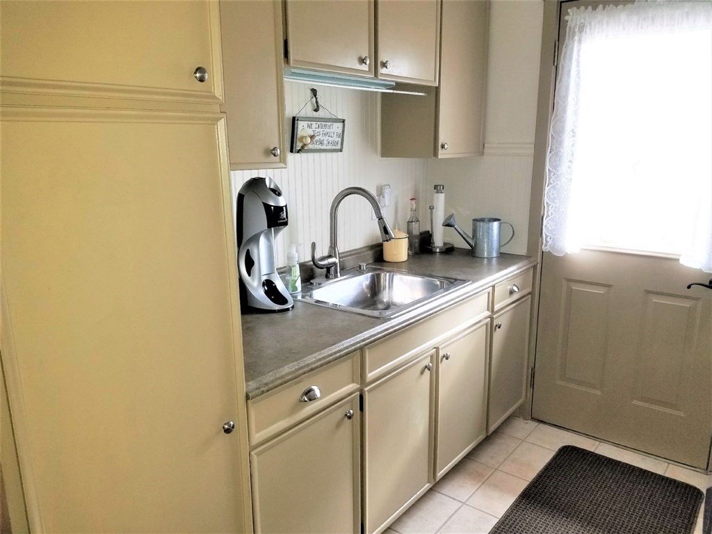 100 Cross Road Holyoke, MA 01040 - Photo 11 of 28
