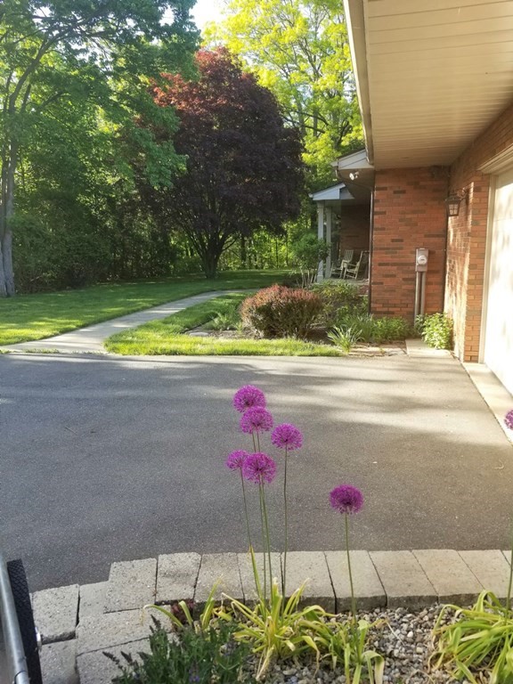 100 Cross Road Holyoke, MA 01040 - Photo 2 of 28