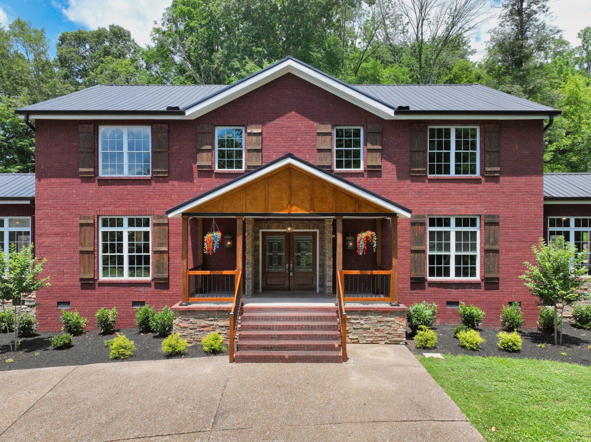 125 Happy Hollow Road Goodlettsville, TN 37072 - Photo 3 of 92 a front view of a house with garden