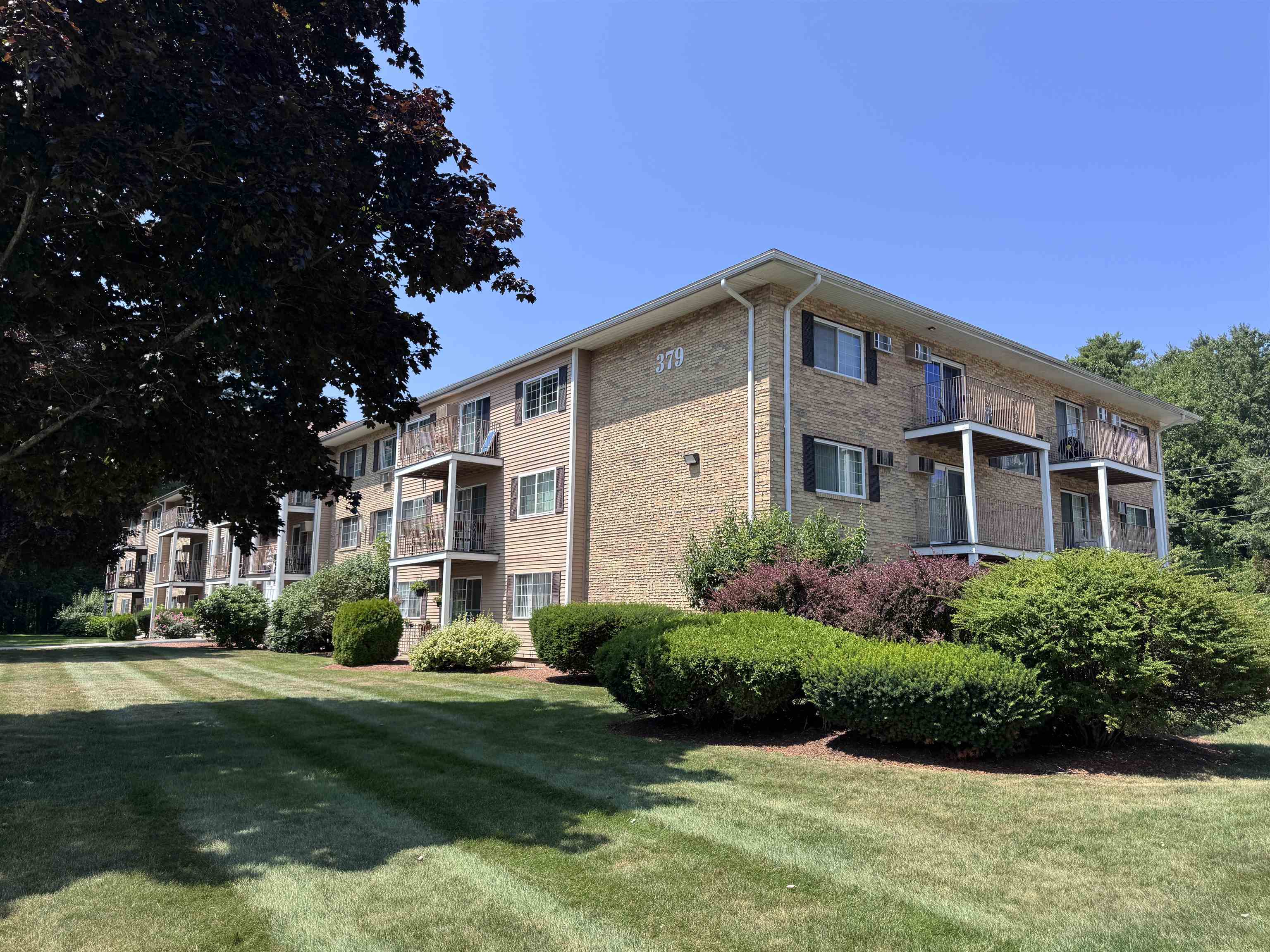 379 Huse Road, Unit 14 Manchester, NH 03103 - Photo 25 of 30