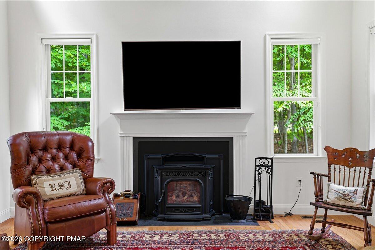 128 Creekside Road Canadensis, PA 18325 - Photo 5 of 68 Living room