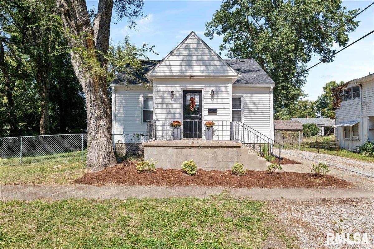 109 West Kimble Street Springfield, IL 62703 - Photo 1 of 40
