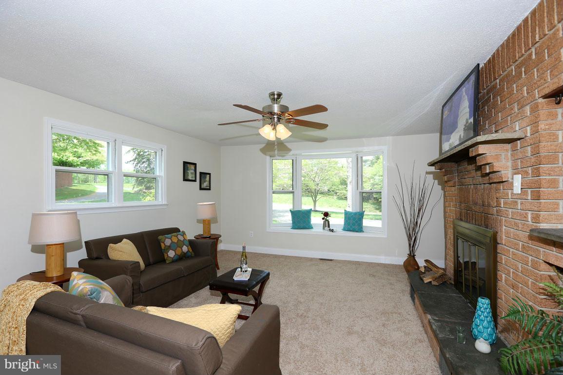 911 Ednor Road Silver Spring, MD 20905 - Photo 16 of 30 Cozy family room