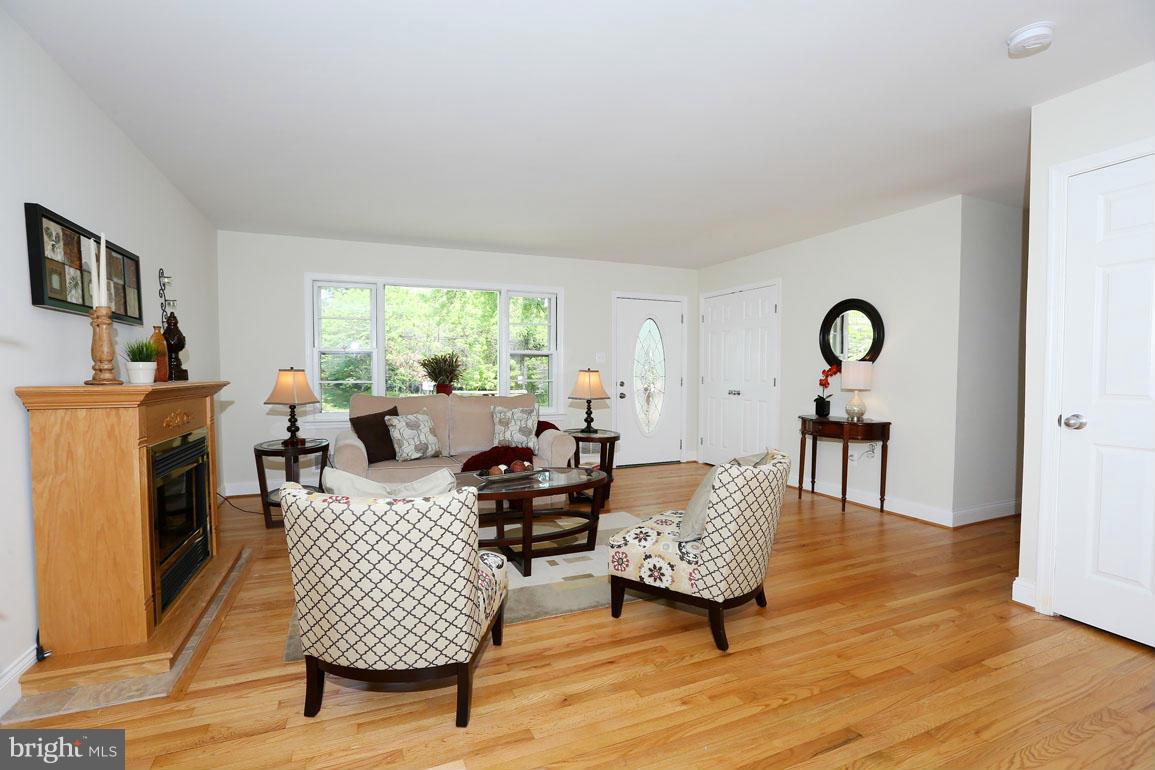 911 Ednor Road Silver Spring, MD 20905 - Photo 9 of 30 Living Room
